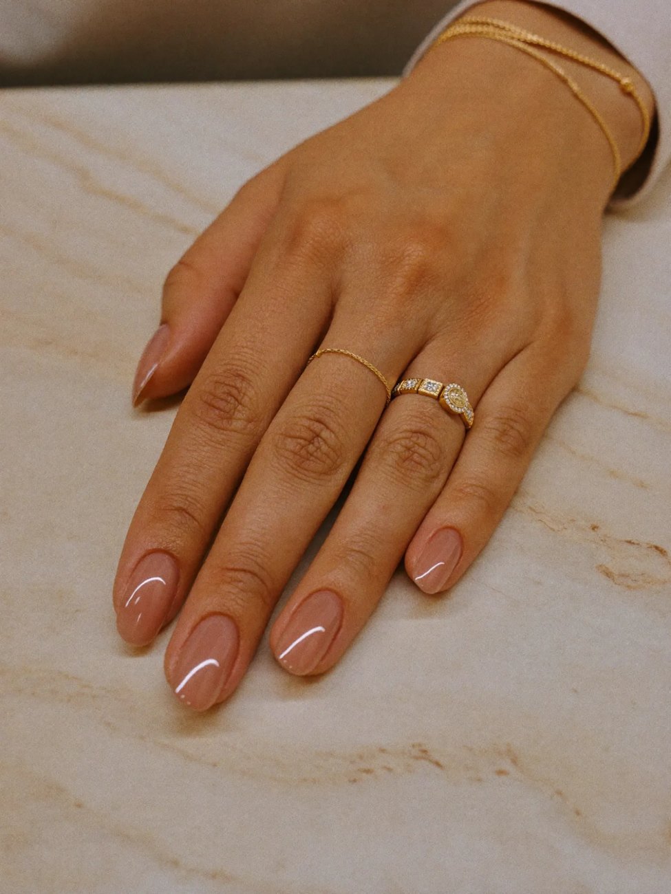 Manicure elegante en Nouveau